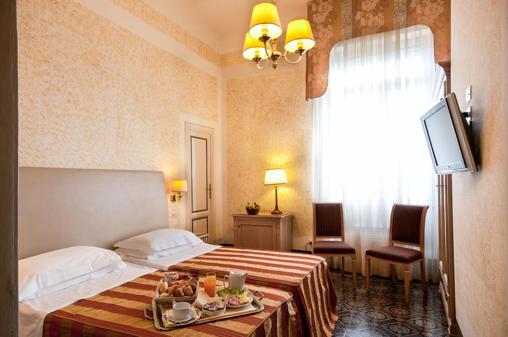 Grand Hotel Royal Viareggio Room photo